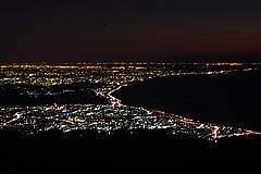 夜明け前の湘南海岸夜景